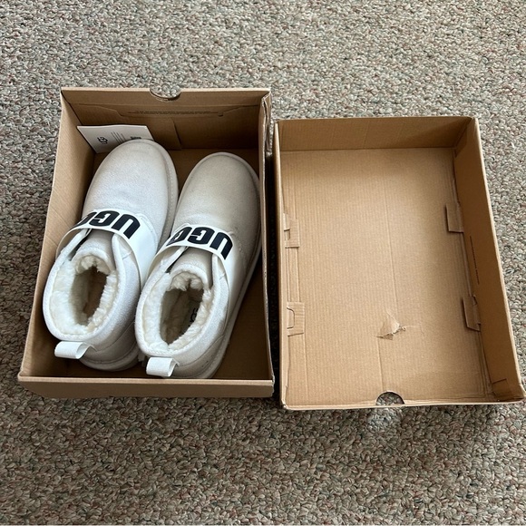 UGG Women's Neumel II Graphic Chukka Boots White Size 8 - Picture 3 of 11